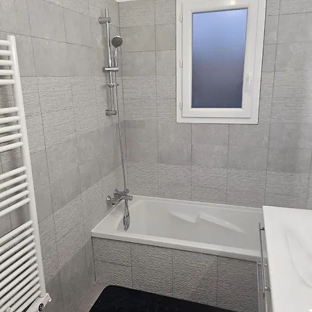 Maison Confortable Pres De Lyon Вилла