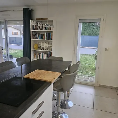 Вилла Maison Confortable Pres De Lyon Montluel